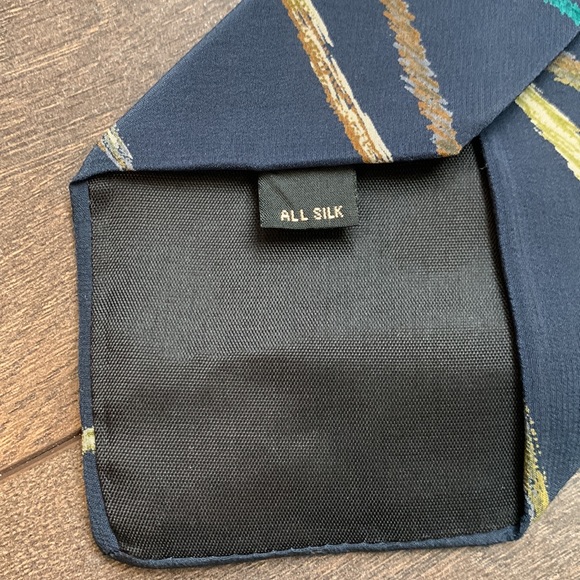 Bundle of 3 silk vintage ties in GUC - Picture 8 of 11